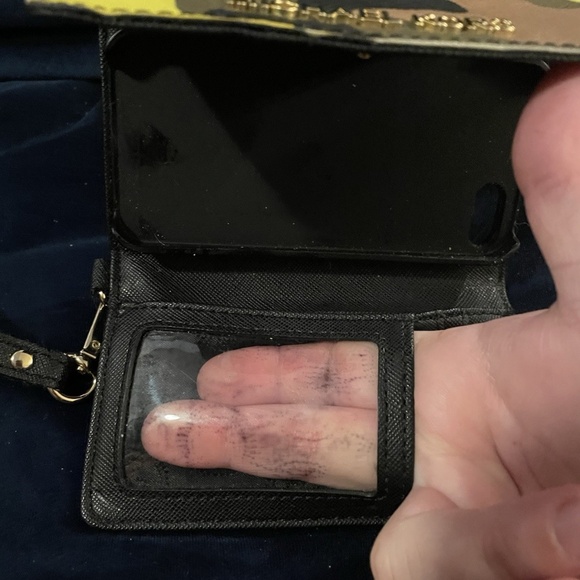 Michael Kors 5S Poppy Phone Wristlet Camo - Picture 5 of 5